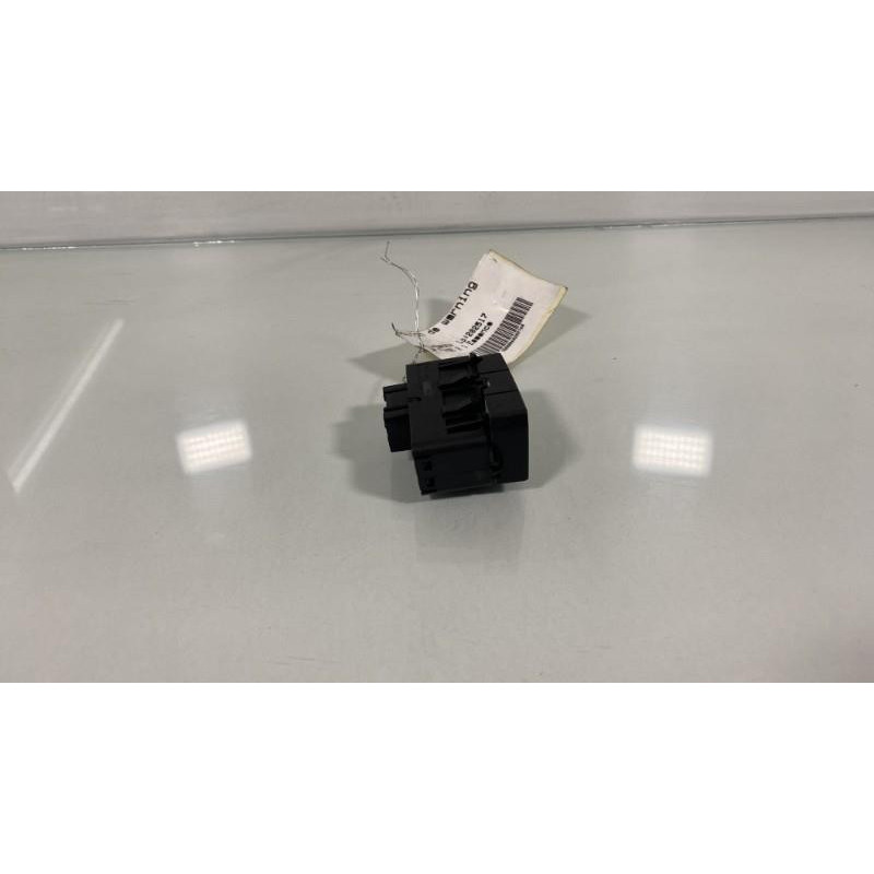 Bouton de warning VOLKSWAGEN UP Photo n°2