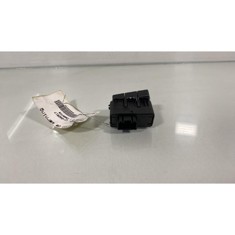 Bouton de warning VOLKSWAGEN UP Photo n°3
