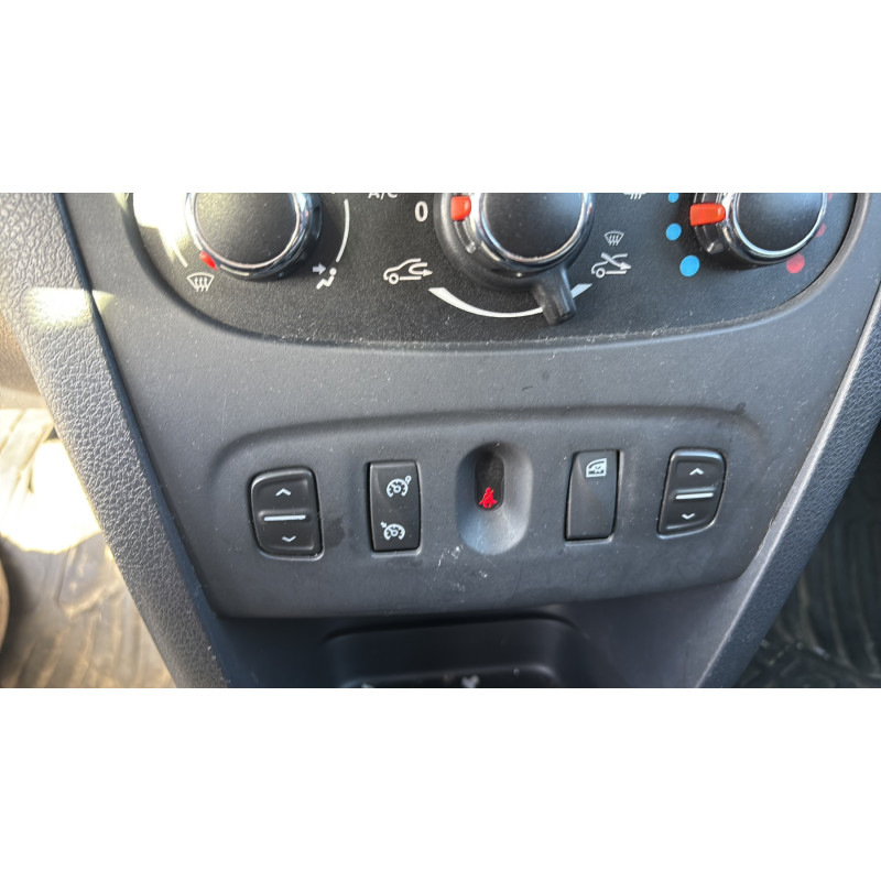 DACIA SANDERO 2 PHASE 1 0.9i - 12V TURBO TCE 90 Photo n°18