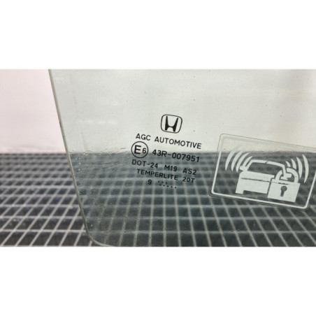 Vitre avant droit HONDA CIVIC 8