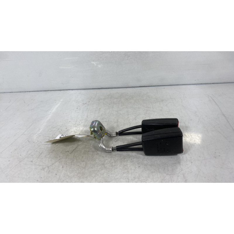 Attache ceinture arriere gauche SEAT IBIZA 3 Photo n°3
