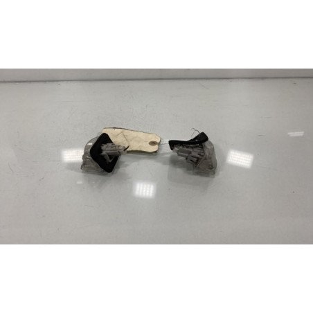 Eclairage de plaque MAZDA 2 1