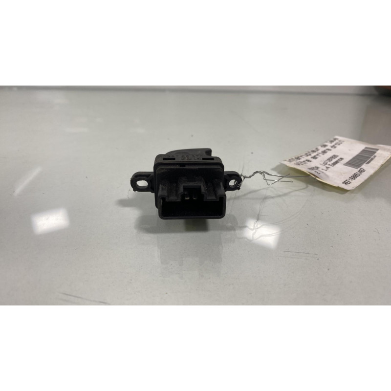 Interrupteur de leve vitre arriere droit MAZDA 2 1 Photo n°2