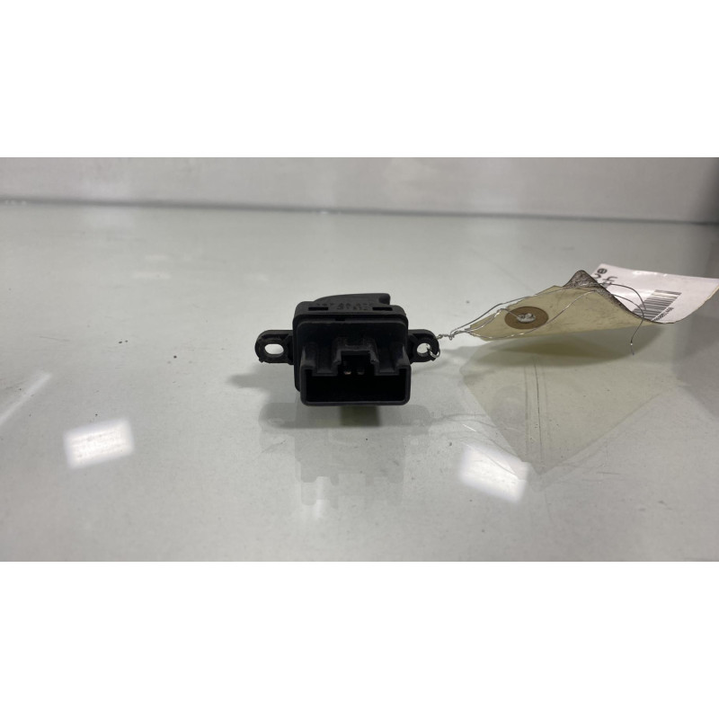 Interrupteur de leve vitre arriere gauche MAZDA 2 1 Photo n°2