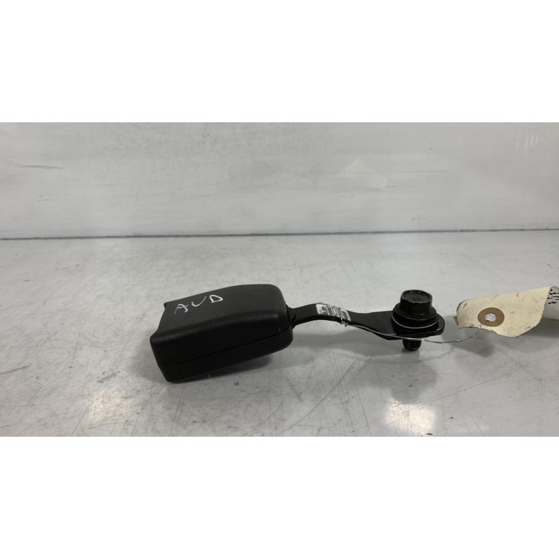 Attache ceinture arriere droit CHEVROLET AVEO 1 Photo n°1