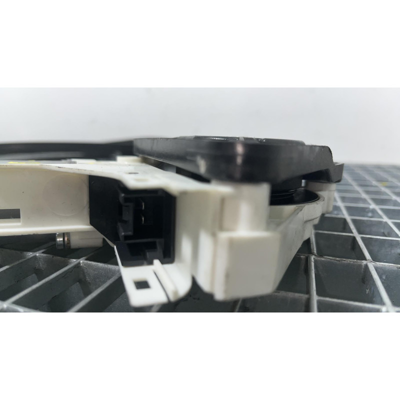Leve vitre electrique avant droit AUDI A1 1 Photo n°2