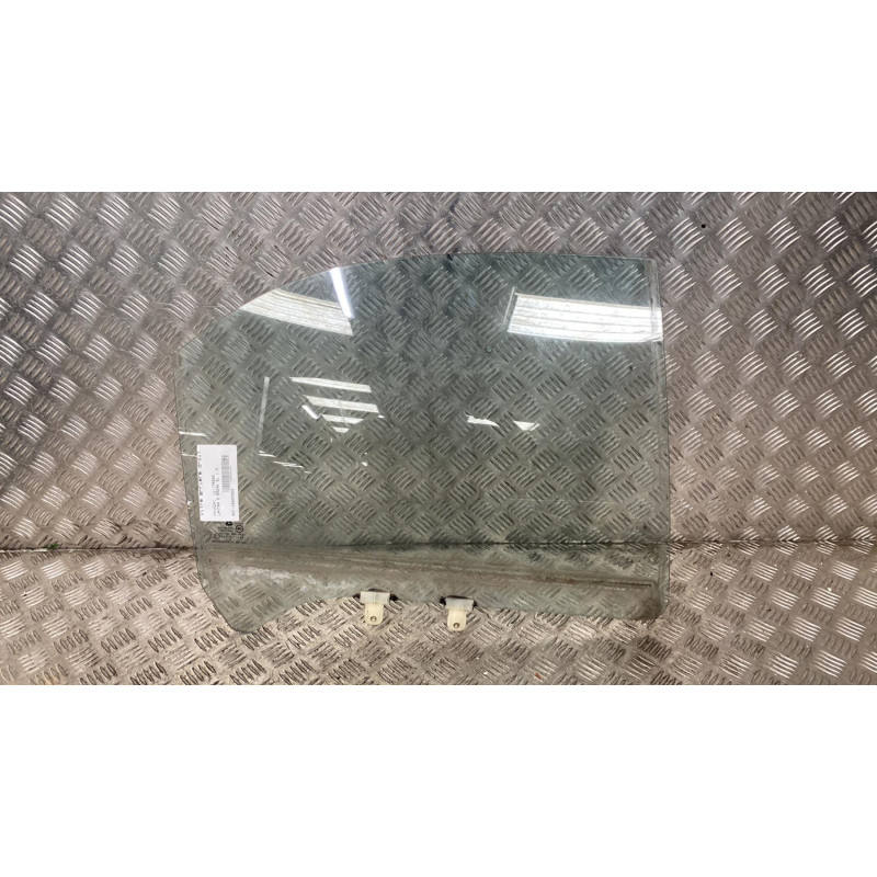 Vitre arriere droit HYUNDAI LANTRA 2 Photo n°1