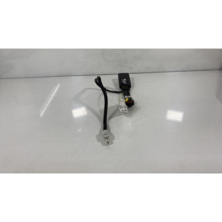 Attache ceinture avant gauche KIA RIO 3 Photo n°1