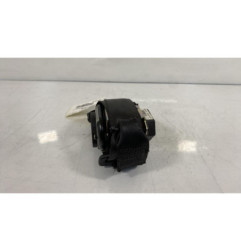 Pretensionneur de ceinture avant droit VOLKSWAGEN POLO 4 Photo n°1
