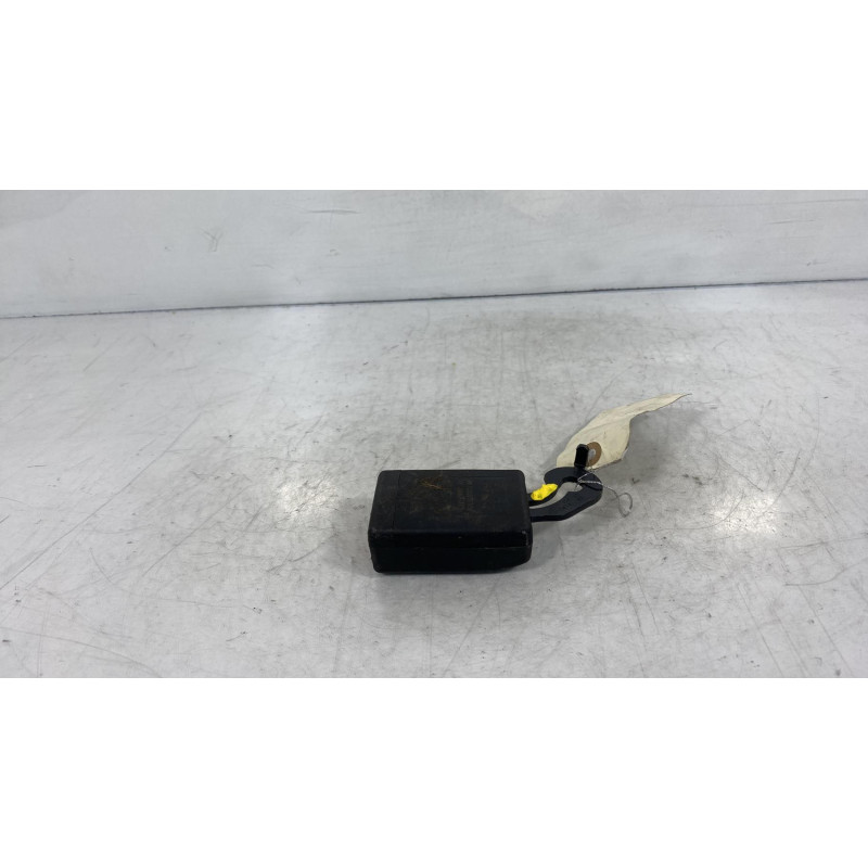 Attache ceinture arriere centrale PEUGEOT PARTNER 2 Photo n°2