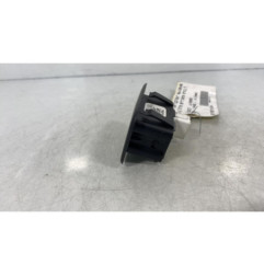Interrupteur de leve vitre arriere droit PEUGEOT 2008 1