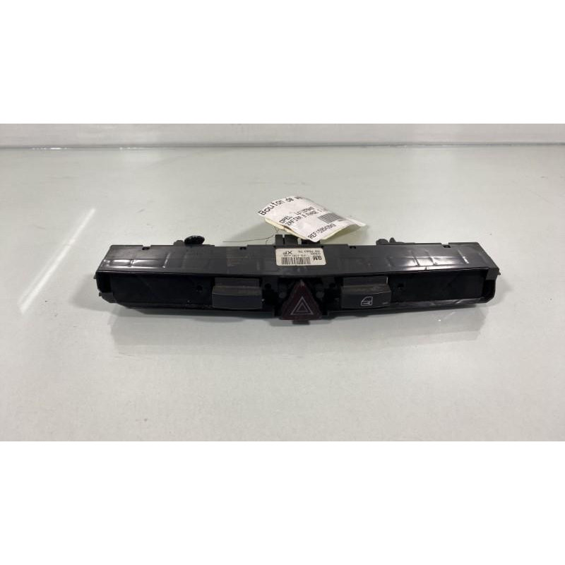 Bouton de warning OPEL ZAFIRA B Photo n°2