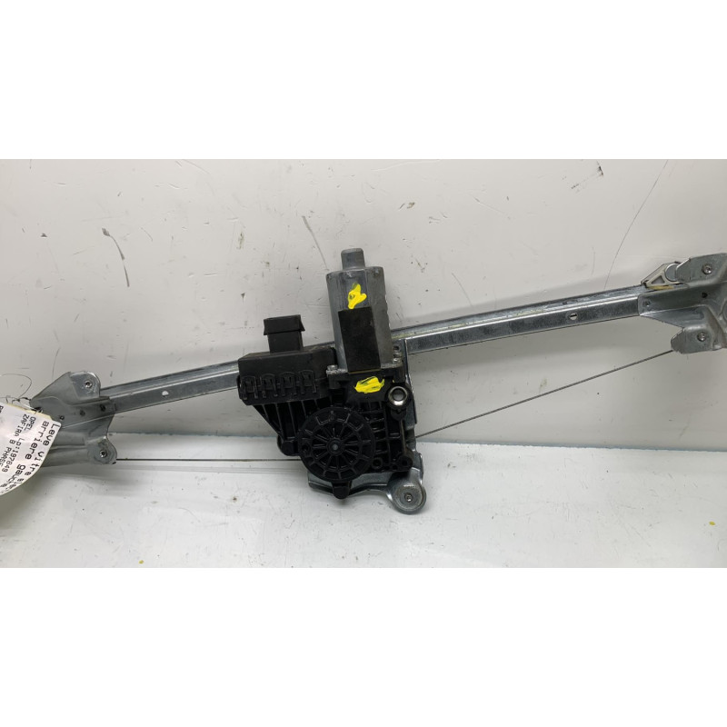 Leve vitre electrique arriere gauche OPEL ZAFIRA B Photo n°1