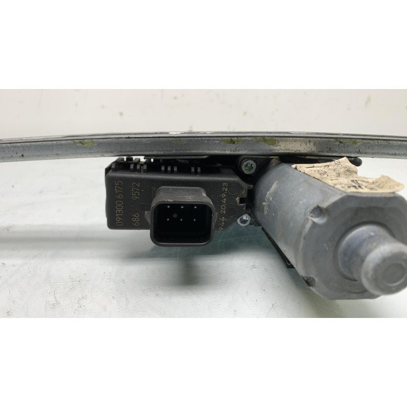 Leve vitre electrique arriere gauche OPEL ZAFIRA B Photo n°4