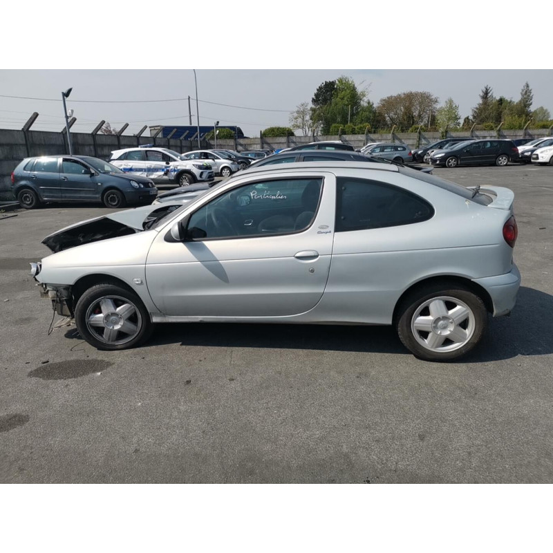 Malle/Hayon arriere RENAULT MEGANE 1 Photo n°14