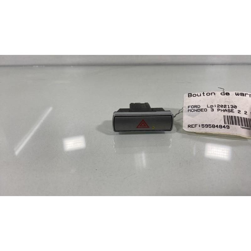 Bouton de warning FORD MONDEO 3 Photo n°3
