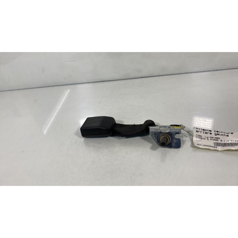 Attache ceinture arriere gauche FORD FIESTA 5 Photo n°1