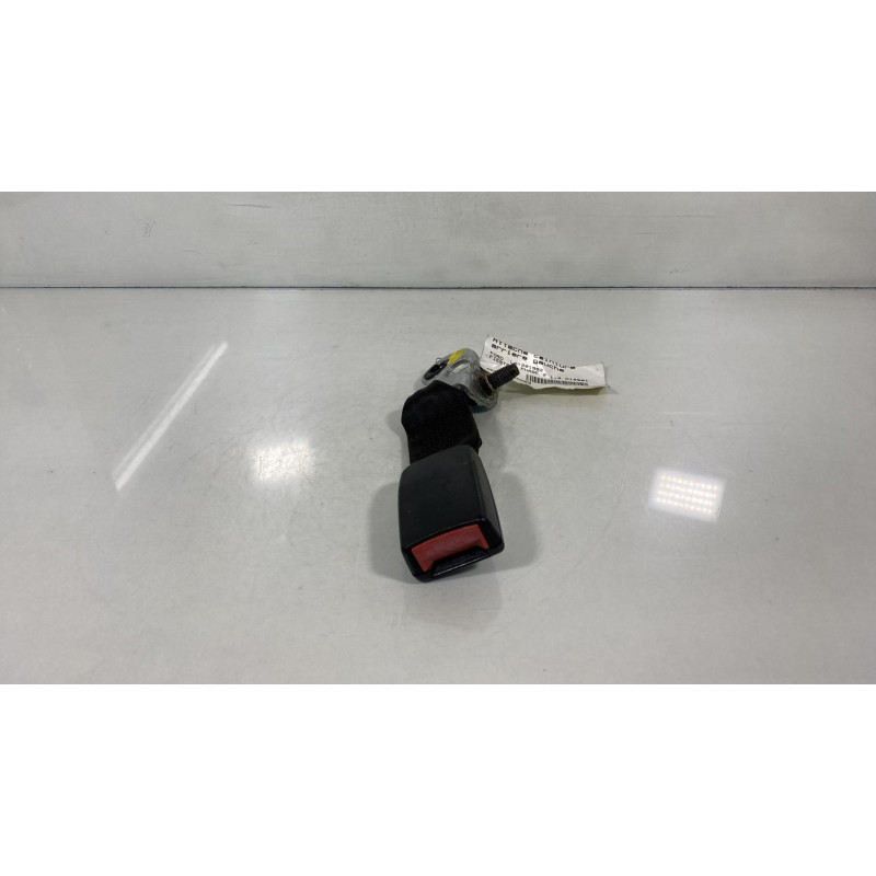 Attache ceinture arriere gauche FORD FIESTA 5 Photo n°2