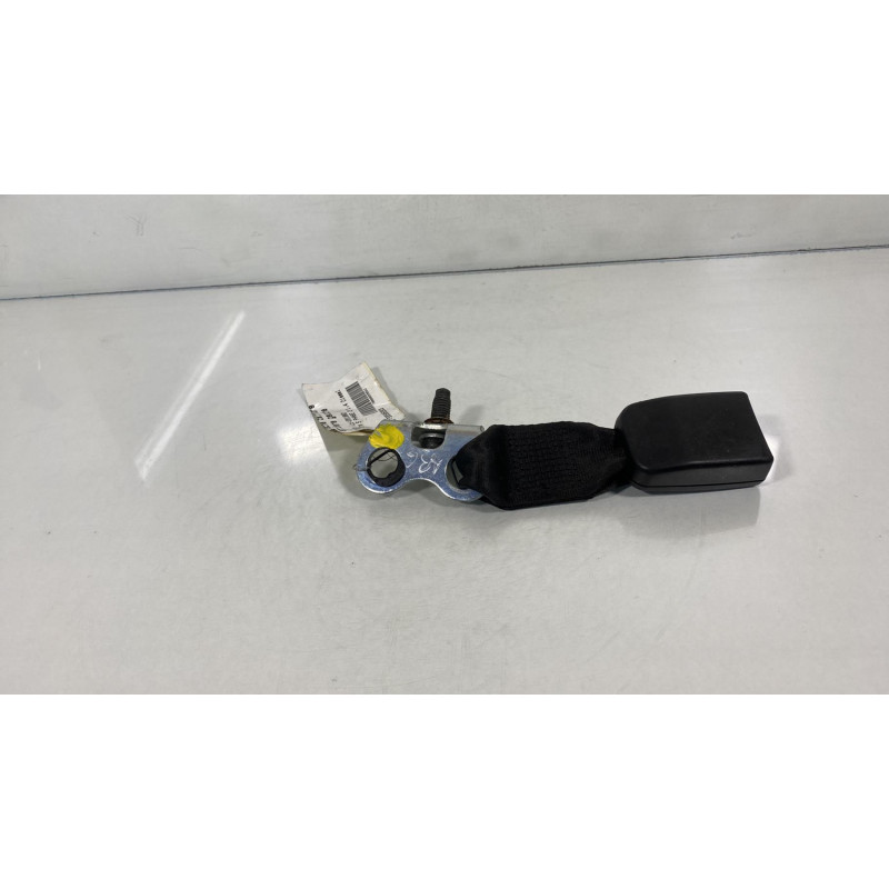 Attache ceinture arriere gauche FORD FIESTA 5 Photo n°3