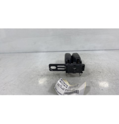 Attache ceinture arriere centrale VOLVO 850