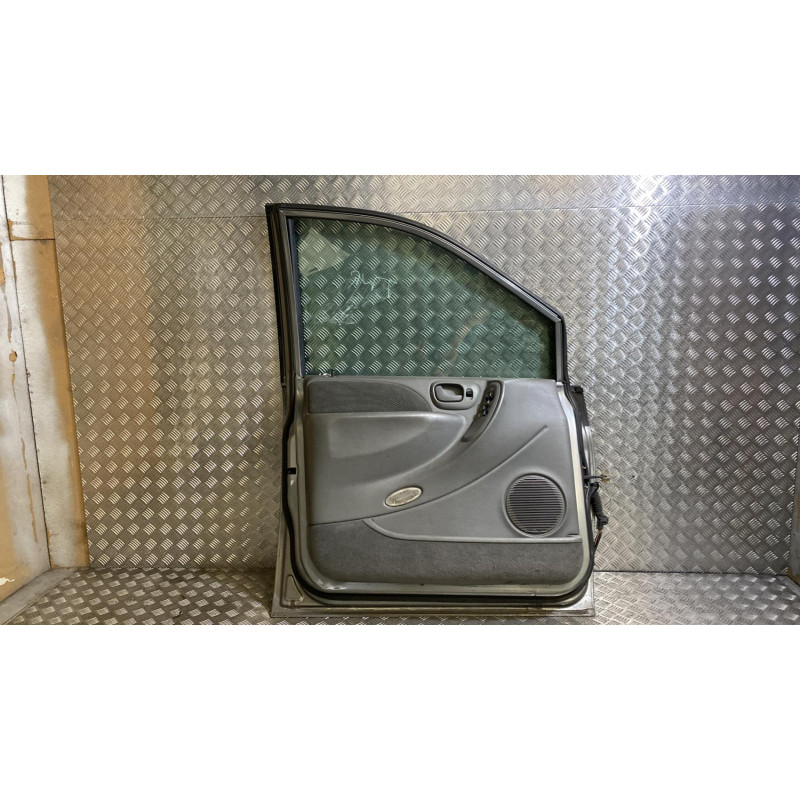 Porte avant gauche CHRYSLER GRAND VOYAGER 4 Photo n°1