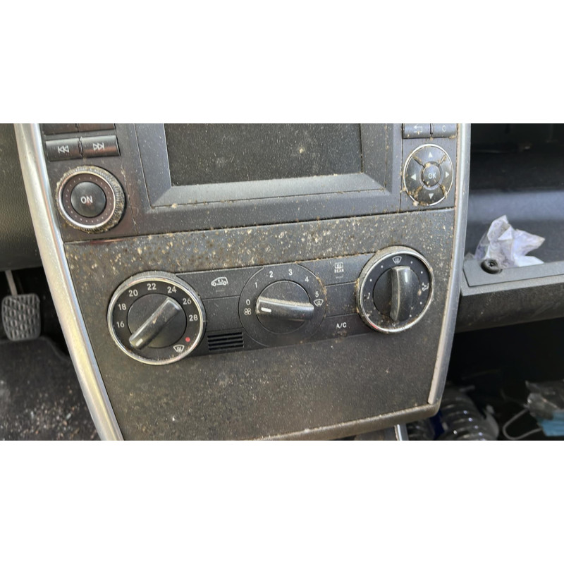 Poignee interieur avant droit MERCEDES CLASSE B 245 Photo n°9