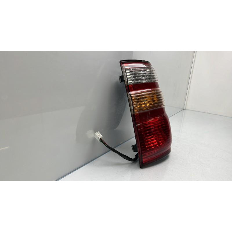 Feu arriere principal droit (feux) TOYOTA LAND CRUISER 4 STATION WAGON J100 Photo n°3