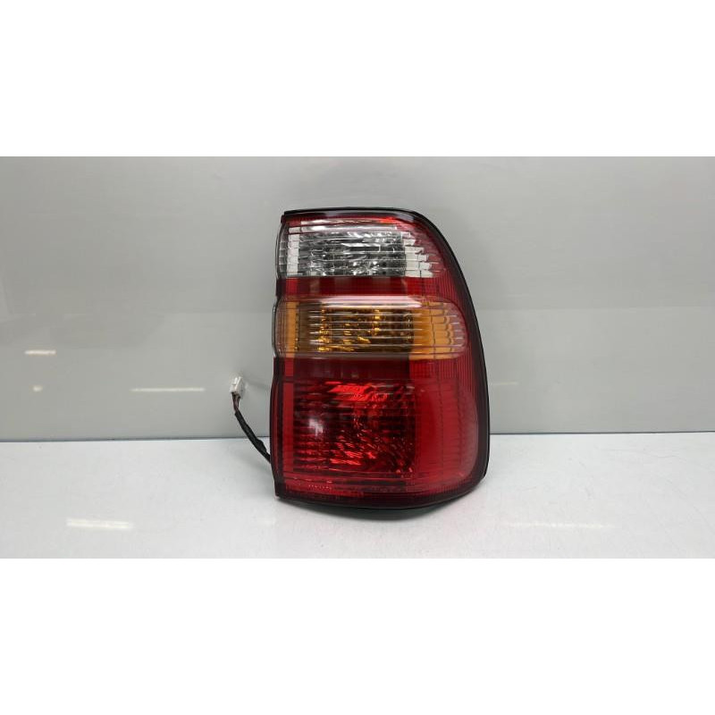 Feu arriere principal droit (feux) TOYOTA LAND CRUISER 4 STATION WAGON J100 Photo n°4
