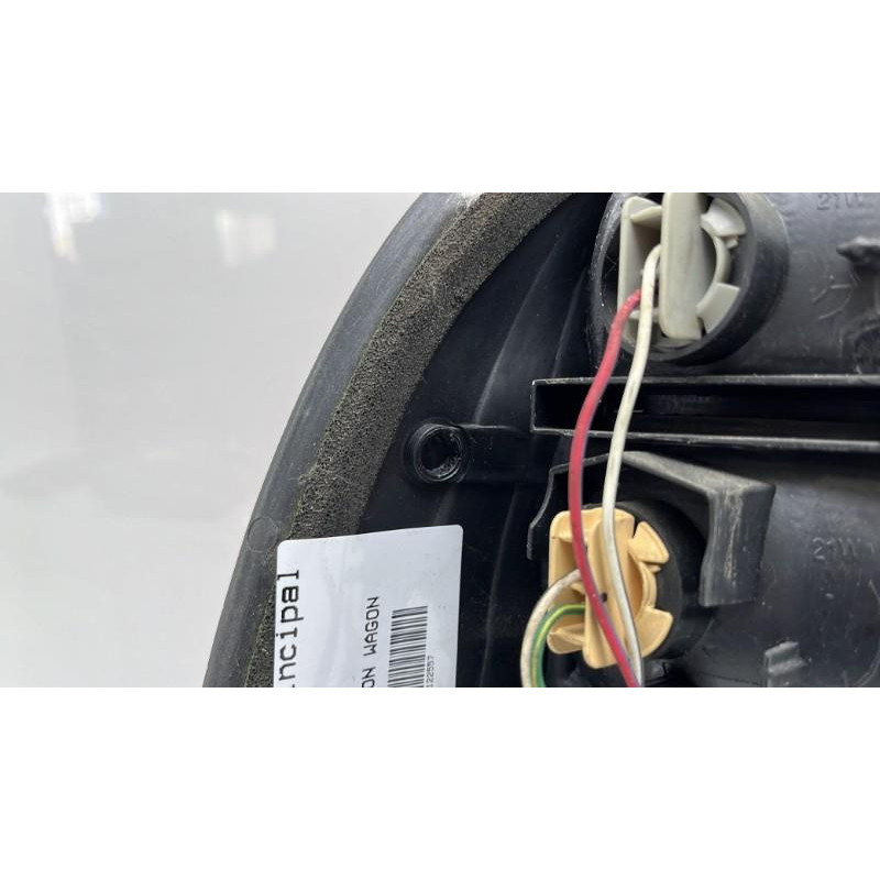 Feu arriere principal droit (feux) TOYOTA LAND CRUISER 4 STATION WAGON J100 Photo n°7