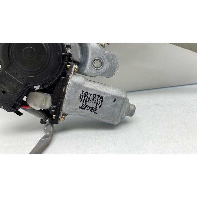 Leve vitre electrique arriere droit TOYOTA LAND CRUISER 4 STATION WAGON J100 Photo n°2
