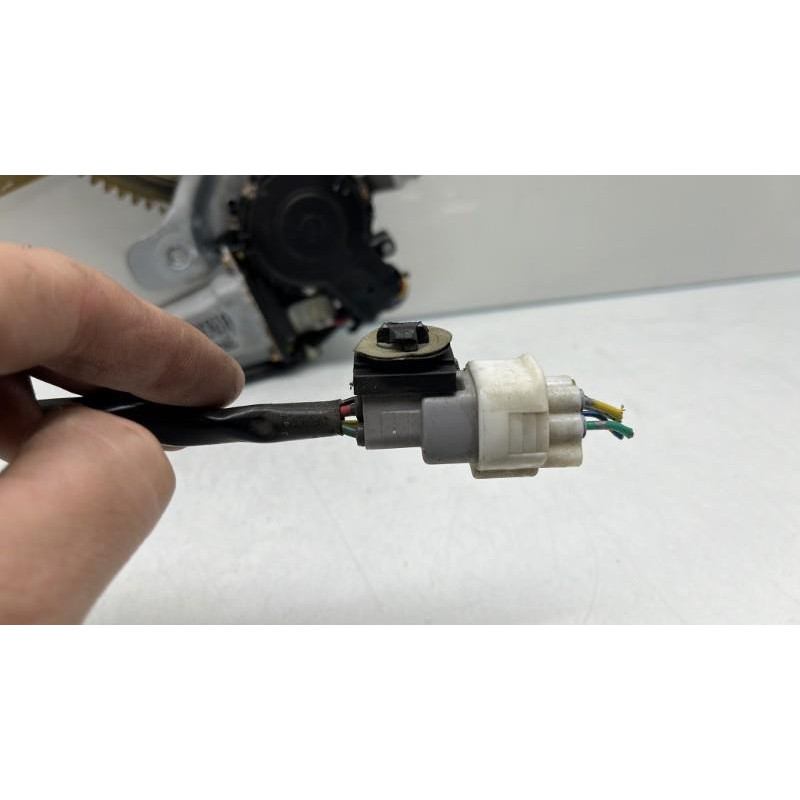 Leve vitre electrique arriere gauche TOYOTA LAND CRUISER 4 STATION WAGON J100 Photo n°7