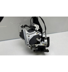 Serrure arriere droit TOYOTA LAND CRUISER 4 STATION WAGON J100