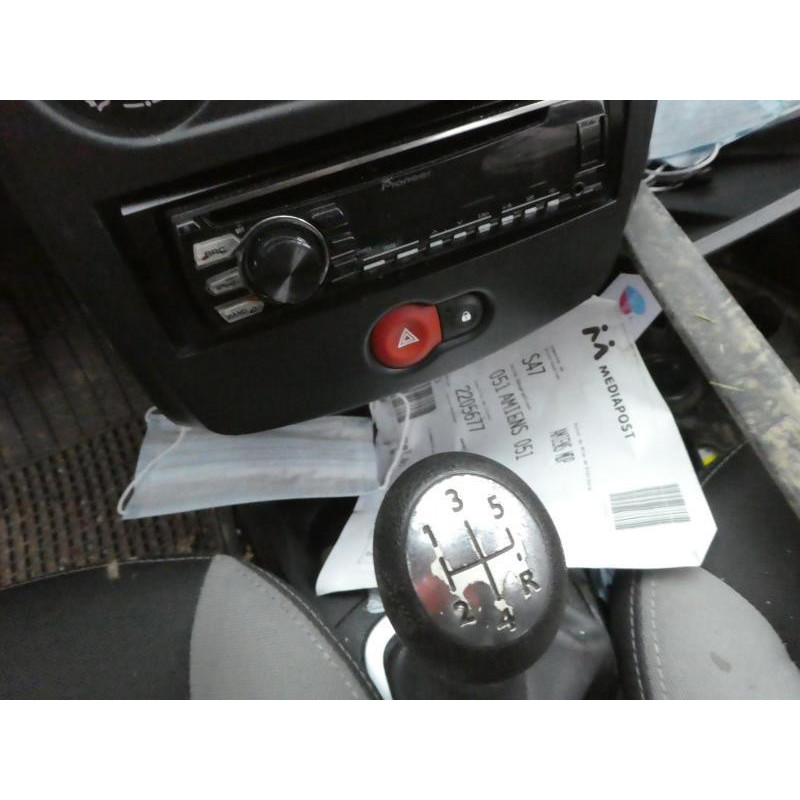 Verin de coffre RENAULT CLIO 3 Photo n°5