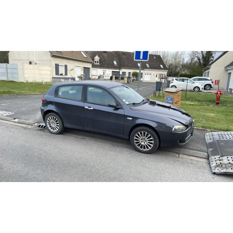 Feu arriere secondaire droit (feux) ALFA ROMEO 147 Photo n°6