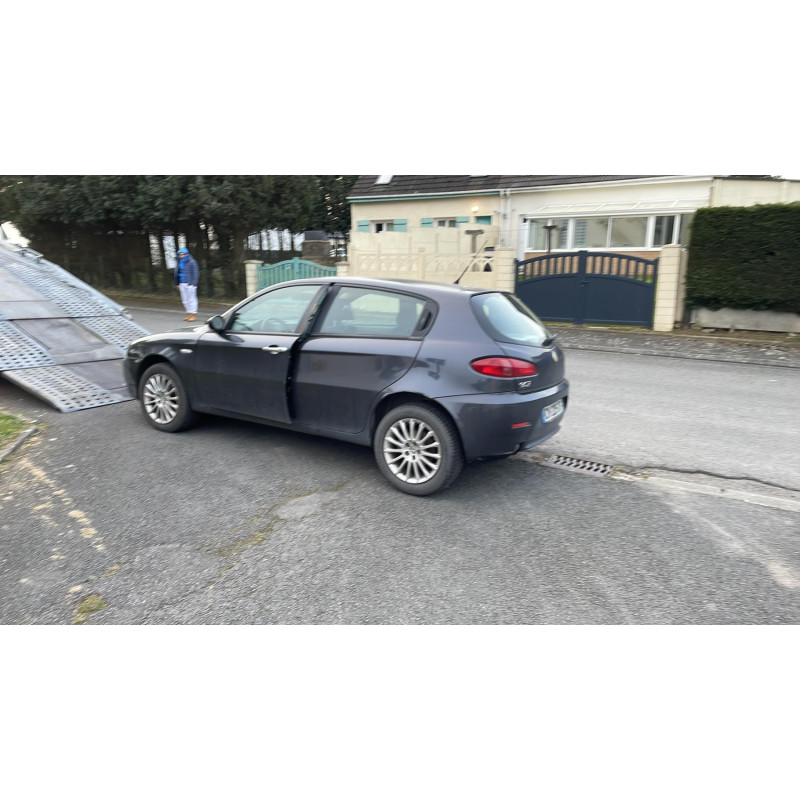 Feu arriere secondaire droit (feux) ALFA ROMEO 147 Photo n°14