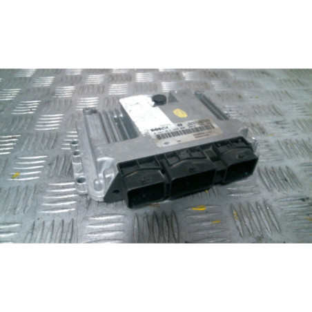 Calculateur moteur RENAULT GRAND SCENIC 2