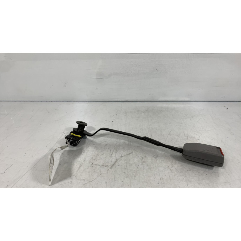 Attache ceinture avant gauche VOLKSWAGEN NEW BEETLE 1 Photo n°2