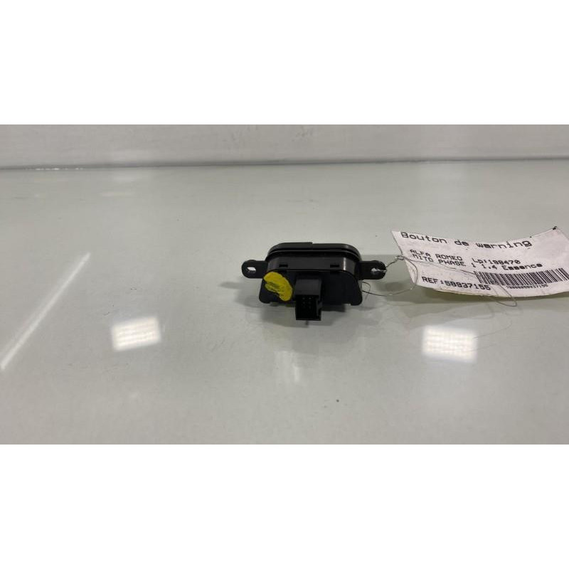 Bouton de warning ALFA ROMEO MITO Photo n°1