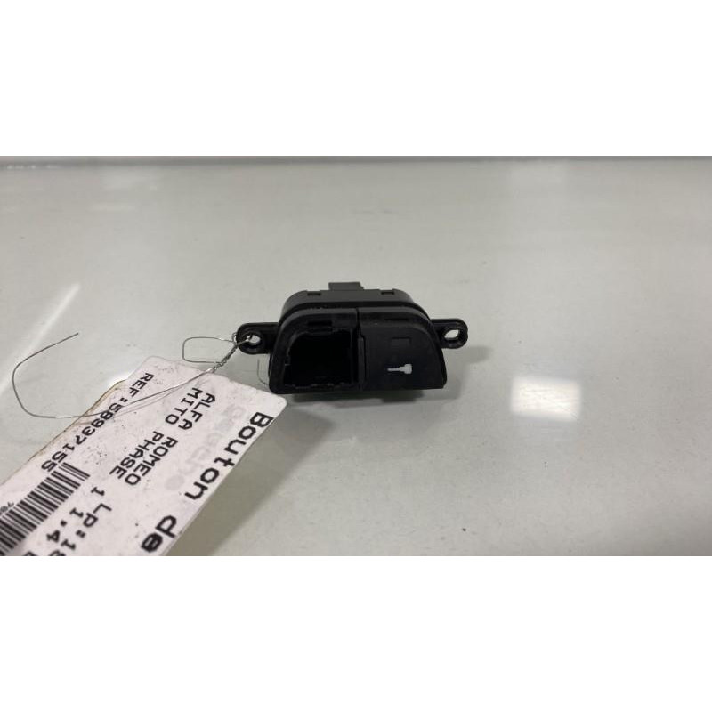 Bouton de warning ALFA ROMEO MITO Photo n°3