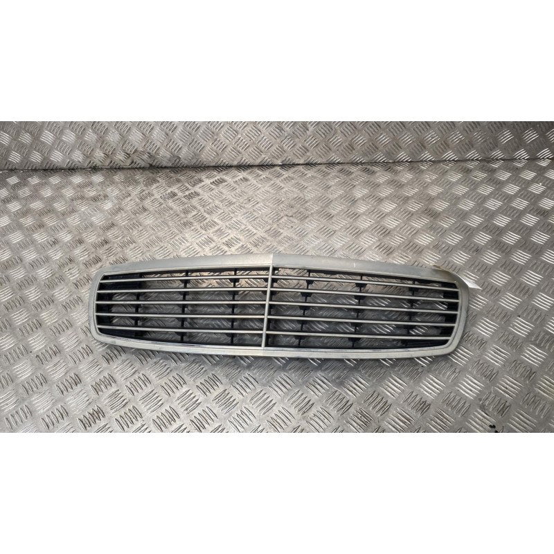 Calandre MERCEDES CLASSE E 211 Photo n°1