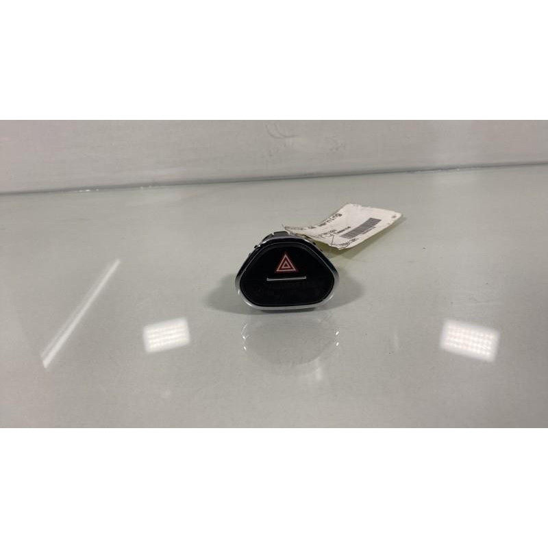 Bouton de warning OPEL CORSA E Photo n°3