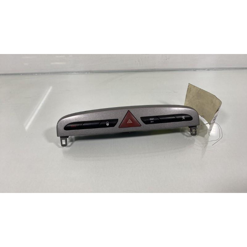 Bouton de warning PEUGEOT 308 1 SW Photo n°2