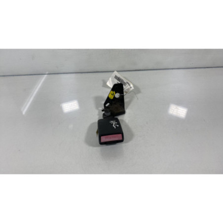 Attache ceinture arriere gauche PEUGEOT 207
