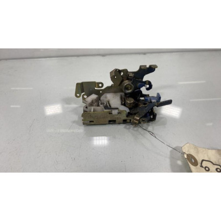 Serrure avant gauche MERCEDES VITO 638