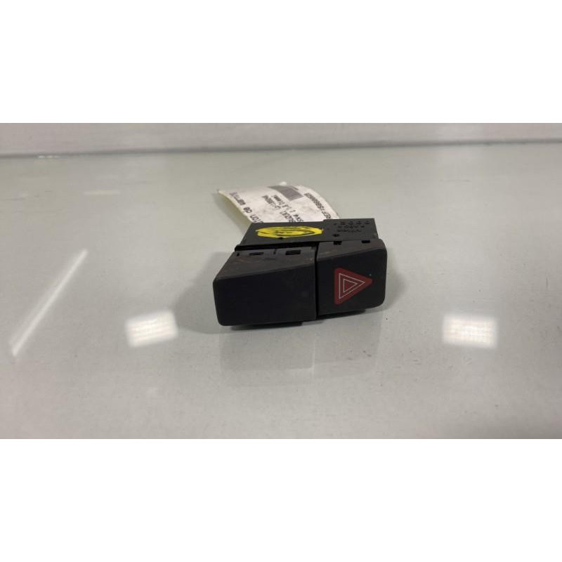Bouton de warning SUZUKI SX4 1 Photo n°3