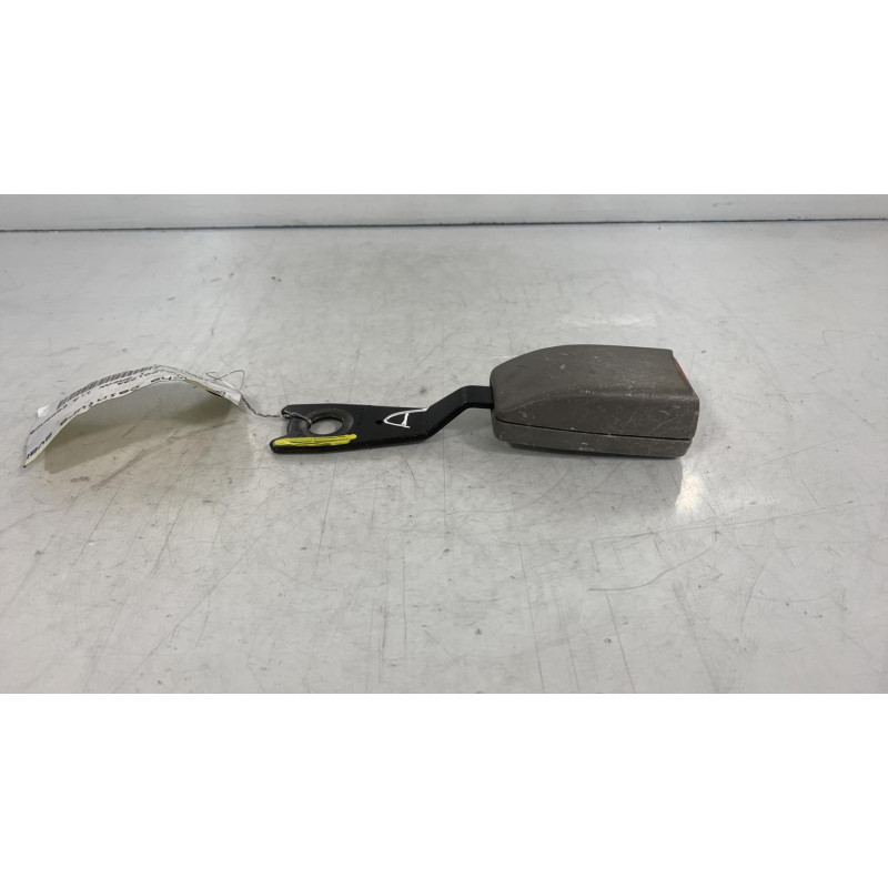 Attache ceinture avant droit MAZDA DEMIO Photo n°3