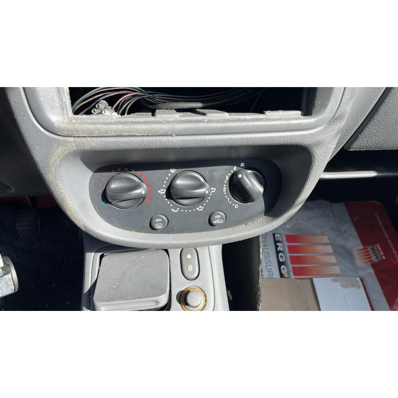 Pare choc arriere RENAULT CLIO 2 Photo n°16