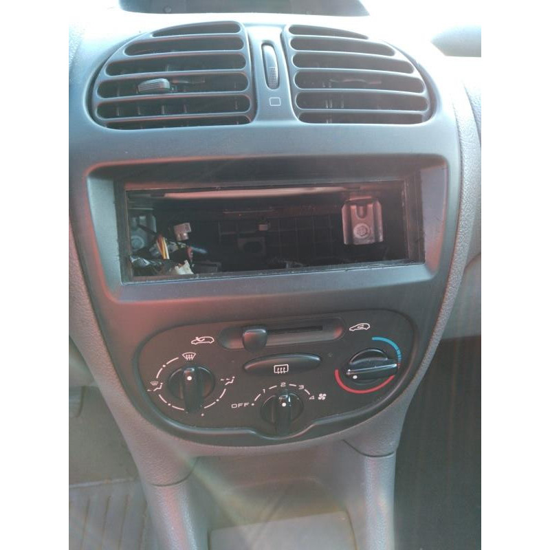 Bouton de warning PEUGEOT 206 Photo n°11