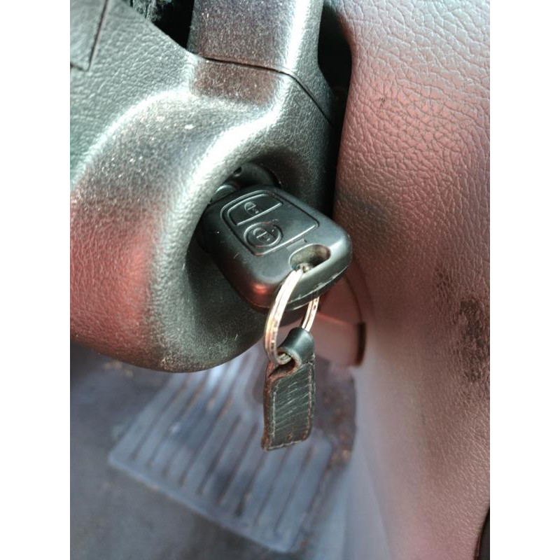 Bouton de warning PEUGEOT 206 Photo n°13