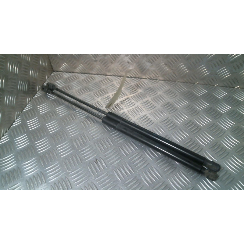 Verin de coffre HYUNDAI I 30 2 Photo n°1